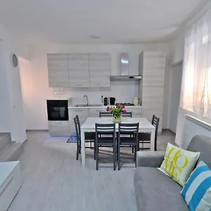 Casa Carma Hébergement de vacances Porto Ceresio